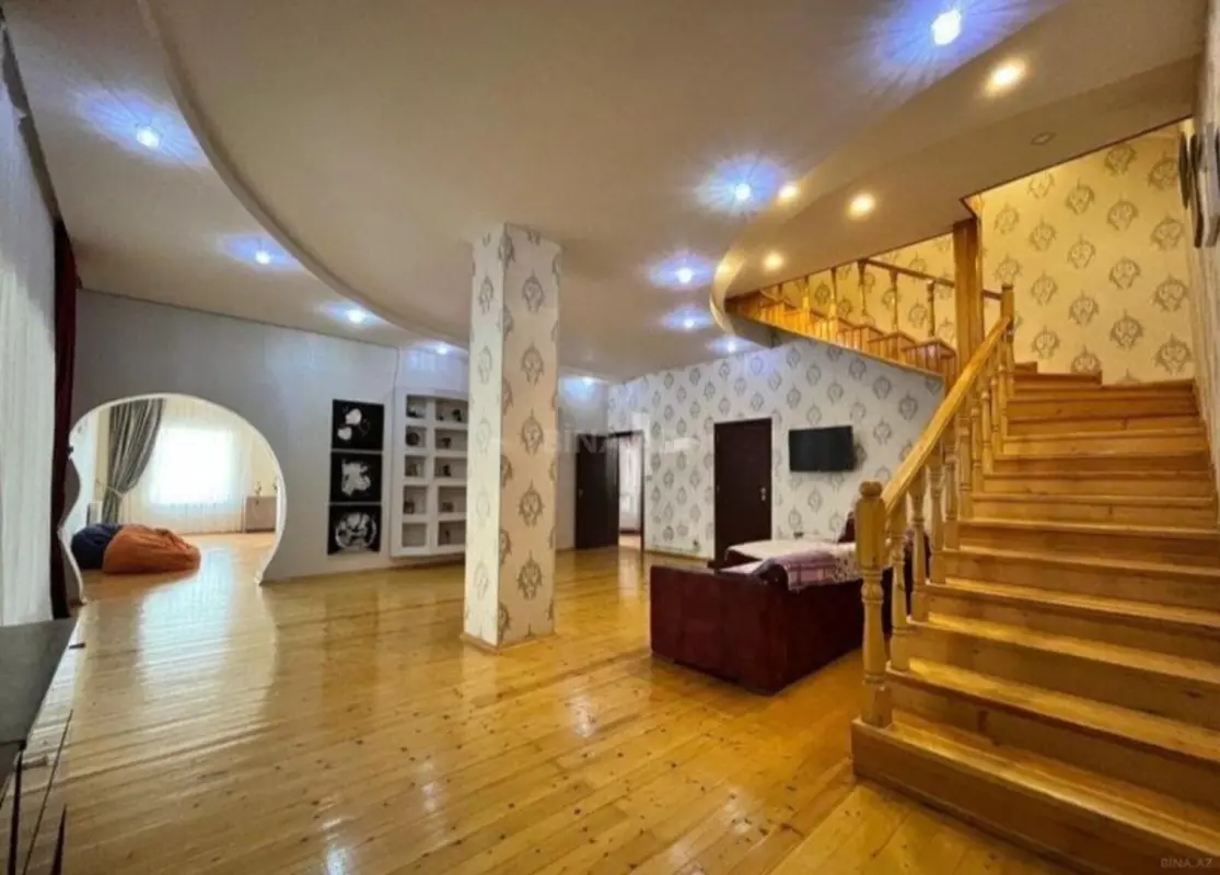 Satılır 8 otaqlı həyət evi 295 m²