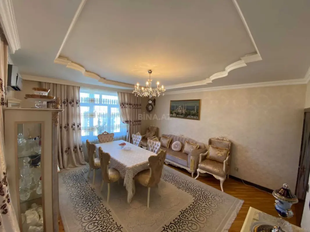 Satılır 4 otaqlı mənzil 138 m²
