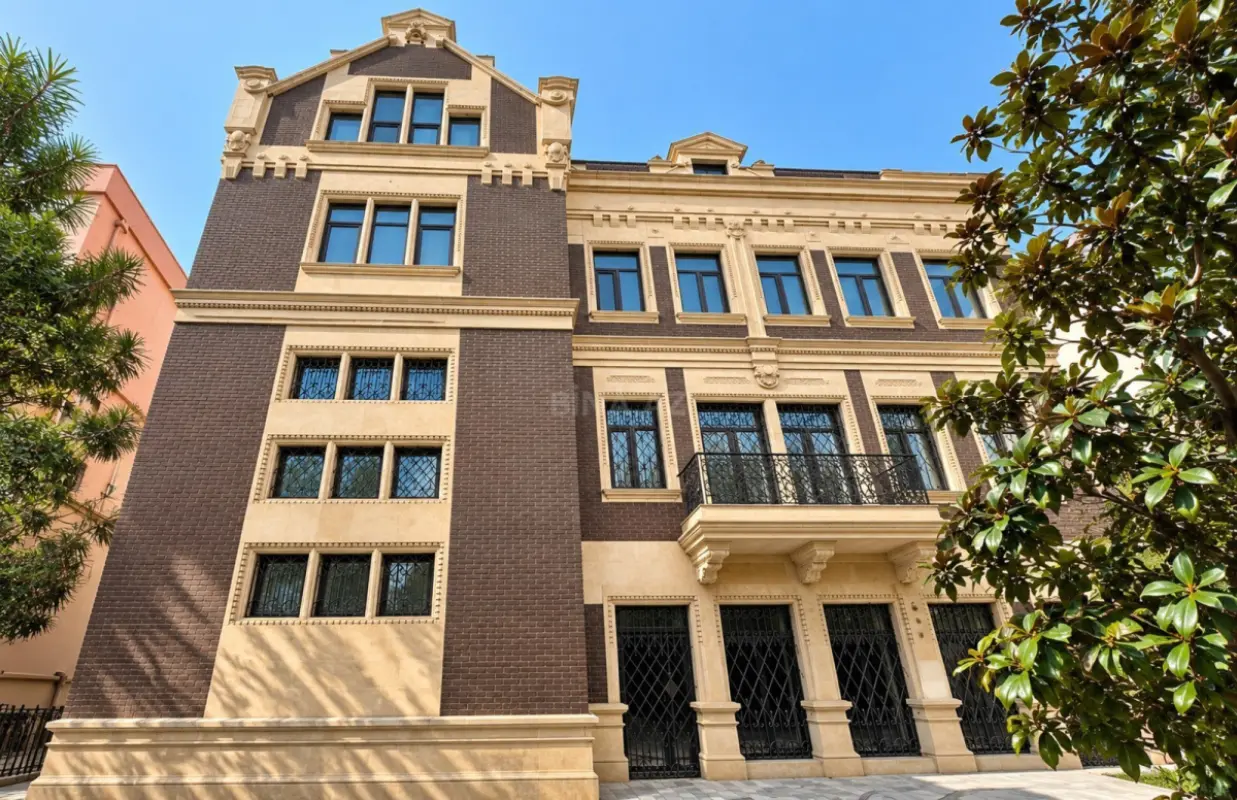 Satılır 10 otaqlı həyət evi 1000 m²