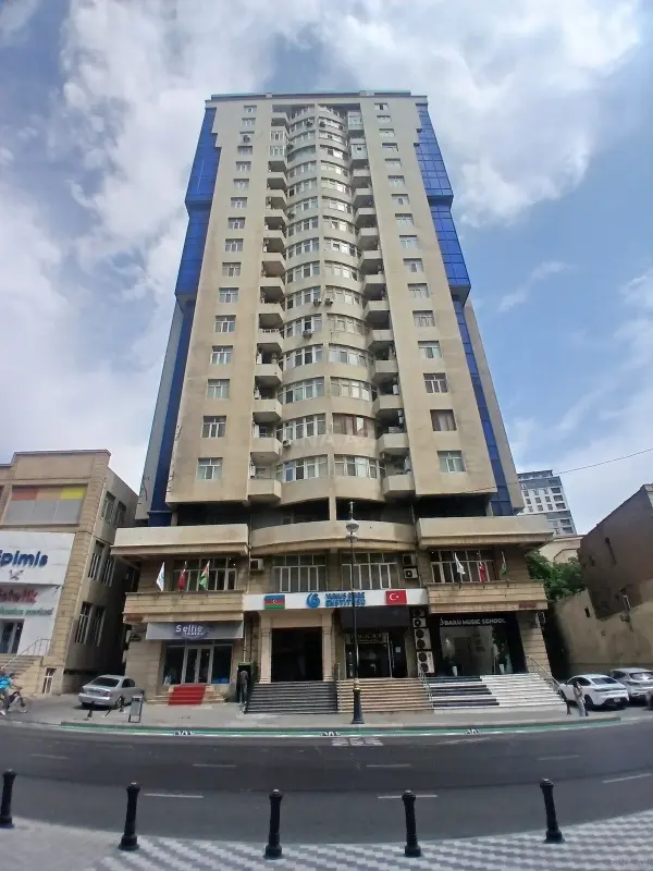 Satılır 4 otaqlı mənzil 198 m²