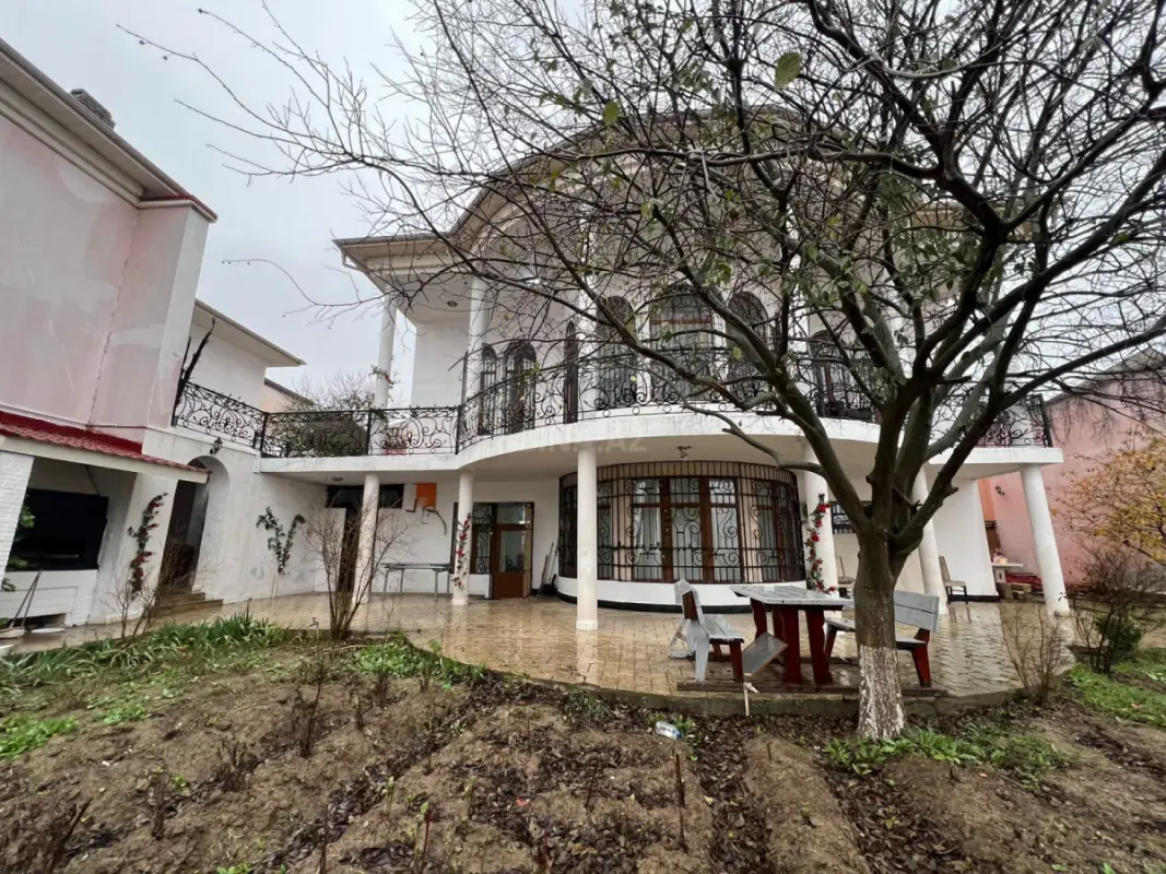Kirayə verilir 8 otaqlı həyət evi 489 m²