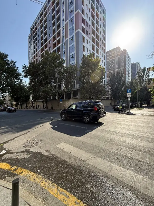 Satılır 3 otaqlı mənzil 186 m²