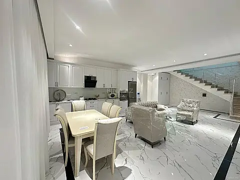 Kirayə verilir 5 otaqlı mənzil 240 m² — Bakı 5 otaq 240.00 m²