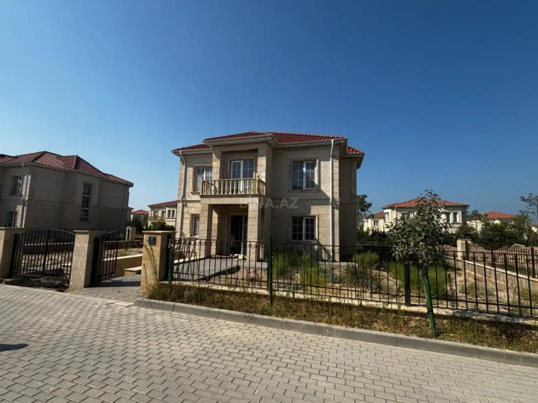 Satılır 6 otaqlı həyət evi 290 m²