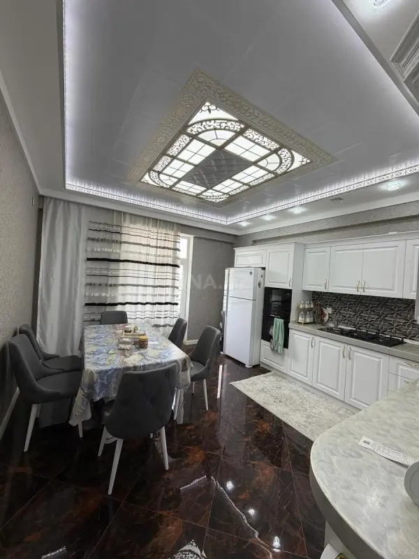 Kirayə verilir 3 otaqlı mənzil 160 m²