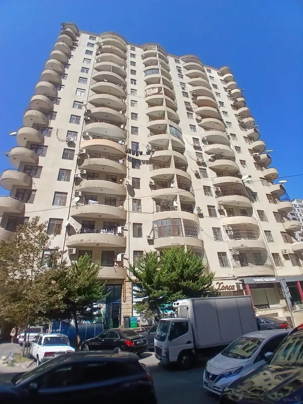 Satılır 4 otaqlı mənzil 165 m²
