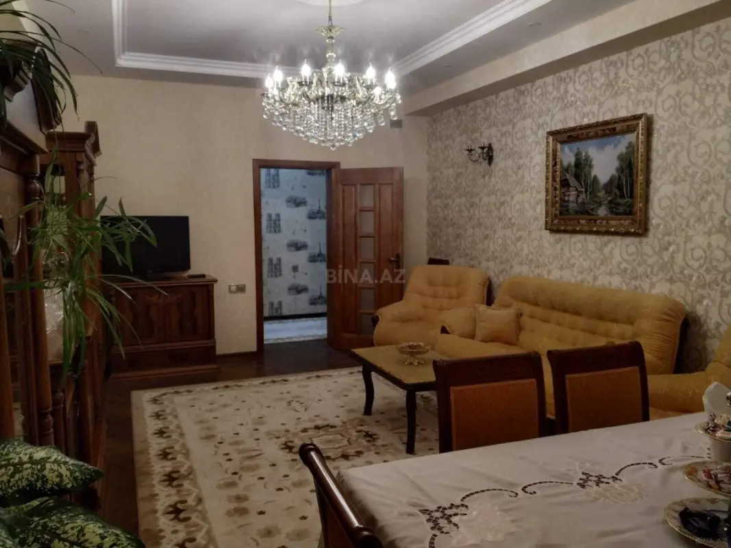 Satılır 4 otaqlı mənzil 130 m²