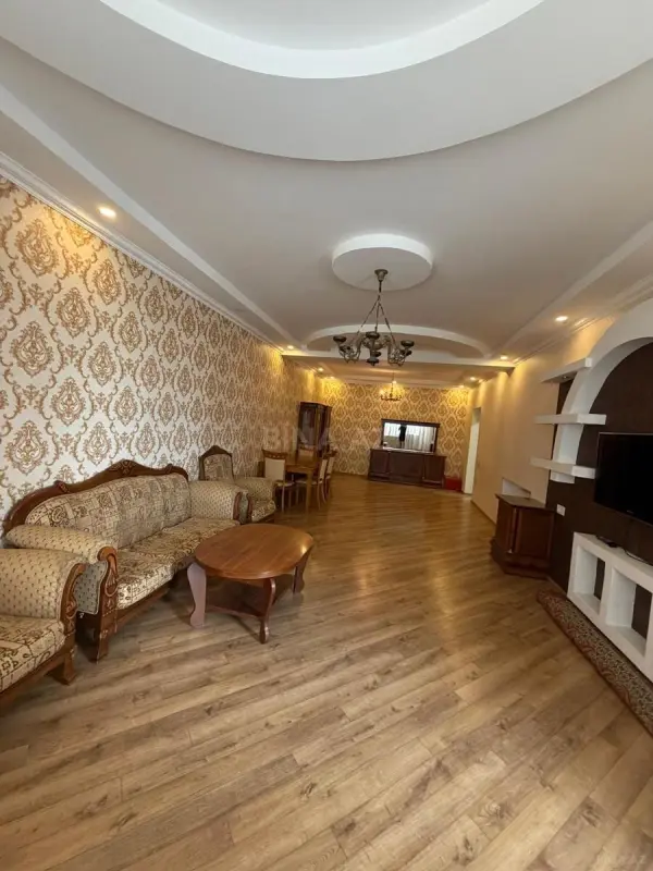 Satılır 3 otaqlı mənzil 150 m²