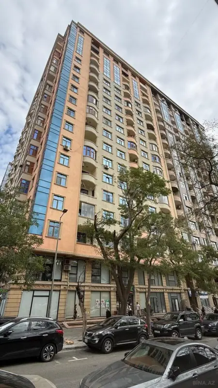 Satılır 3 otaqlı mənzil 135 m²