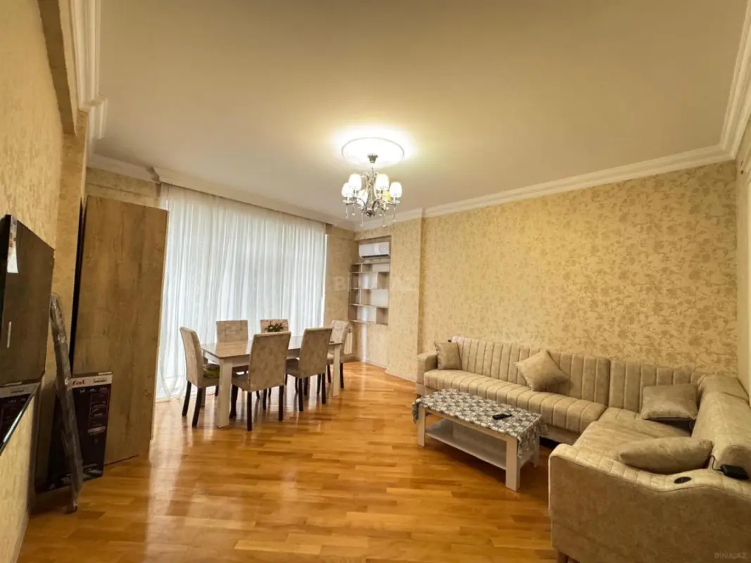 Kirayə verilir 2 otaqlı mənzil 90 m²