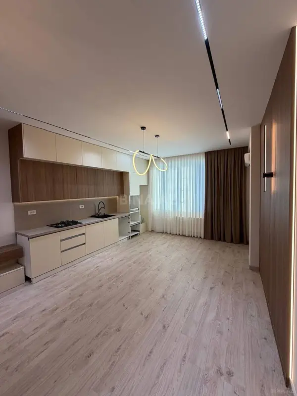 Satılır 4 otaqlı mənzil 131 m²