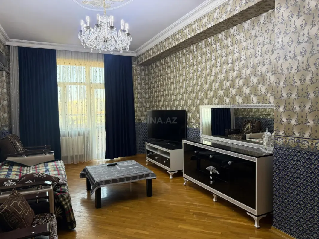 Satılır 3 otaqlı mənzil 130 m²