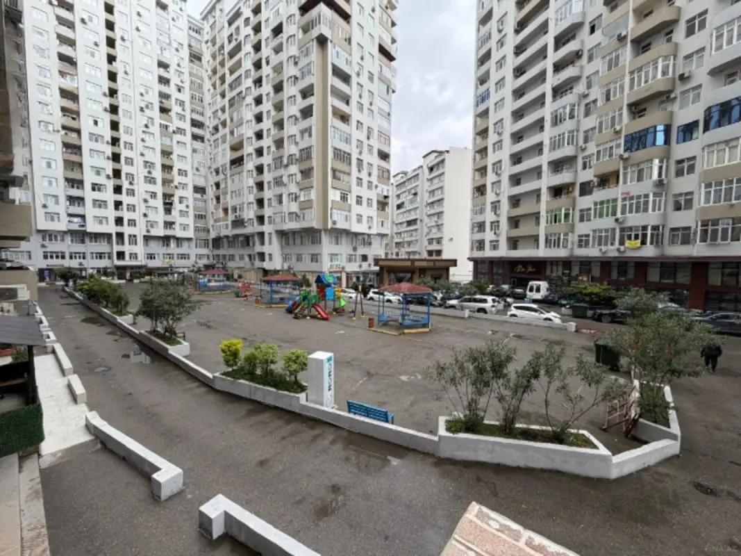 Satılır 3 otaqlı mənzil 135 m²