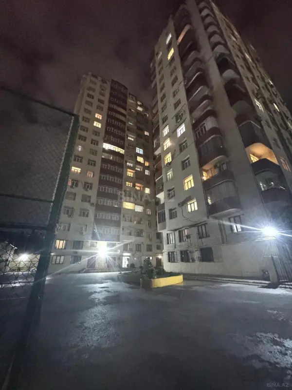 Satılır 4 otaqlı mənzil 150 m²