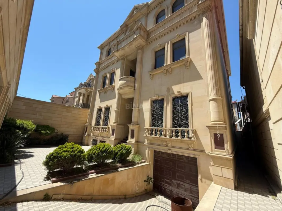 Satılır 8 otaqlı həyət evi 1000 m²