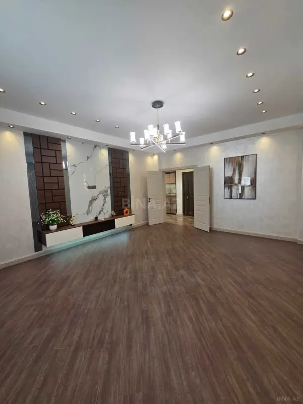 Satılır 3 otaqlı mənzil 135 m²
