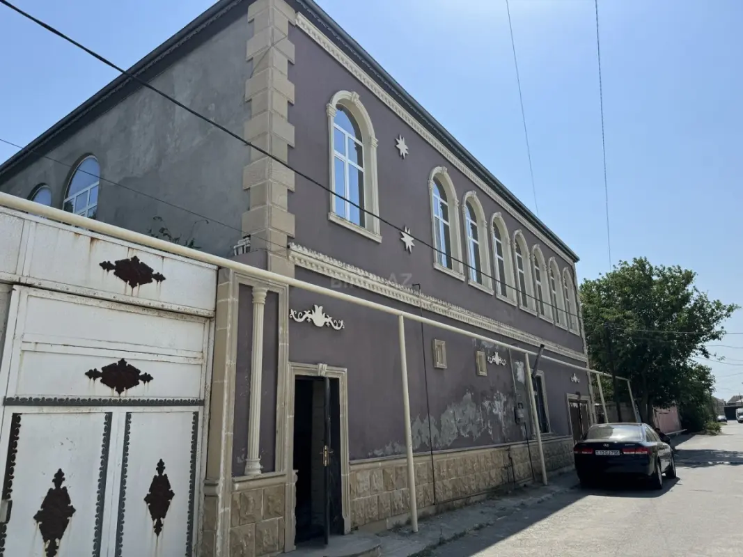 Satılır 10 otaqlı həyət evi 500 m²