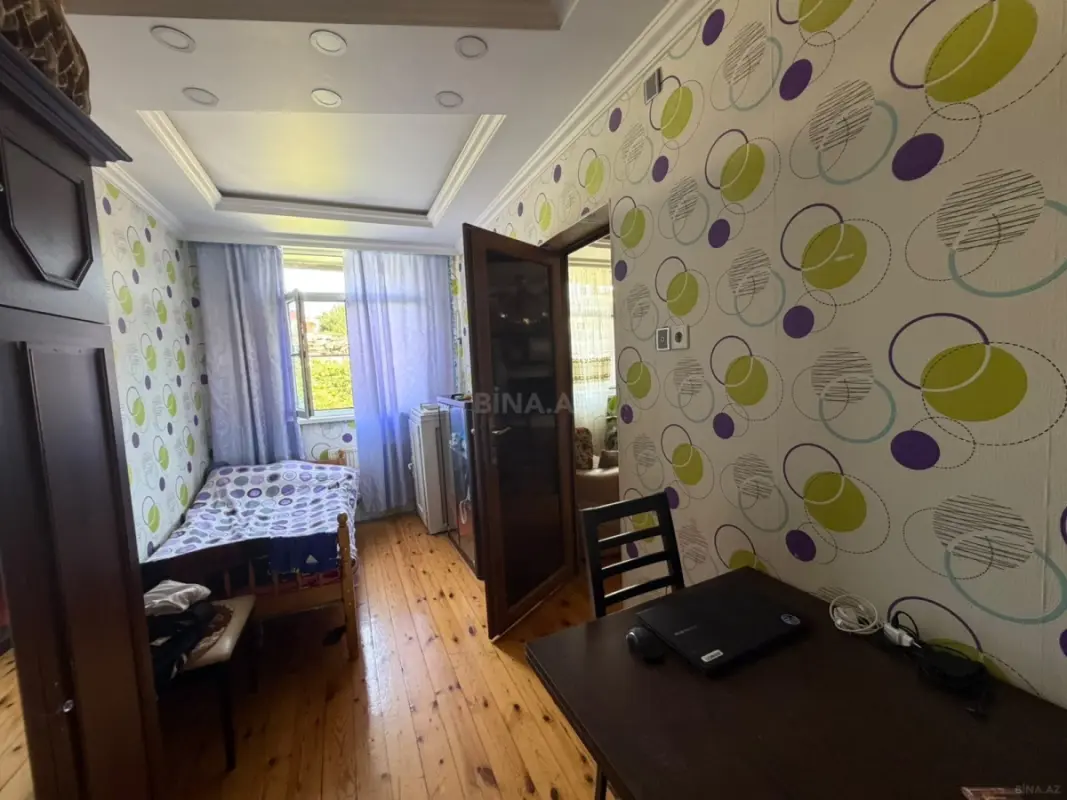 Satılır 9 otaqlı həyət evi 225 m²