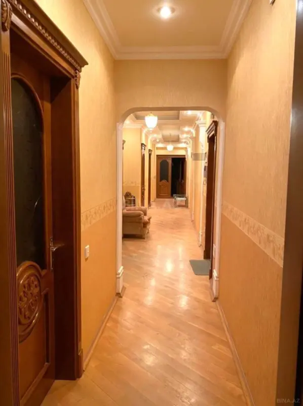 Kirayə verilir 4 otaqlı mənzil 168 m²