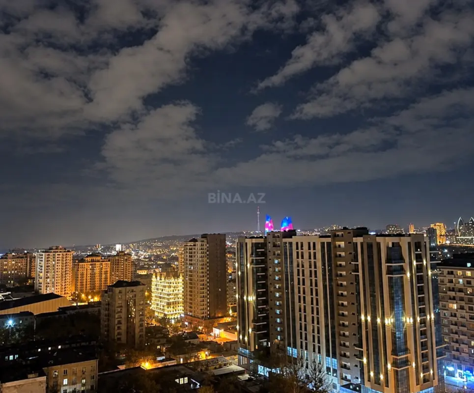 Satılır 4 otaqlı mənzil 183 m²