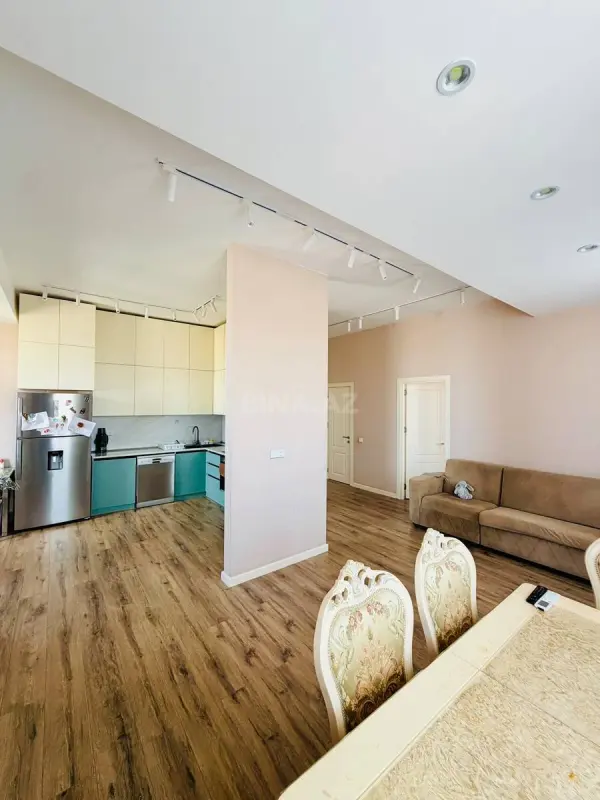 Satılır 3 otaqlı mənzil 130 m²