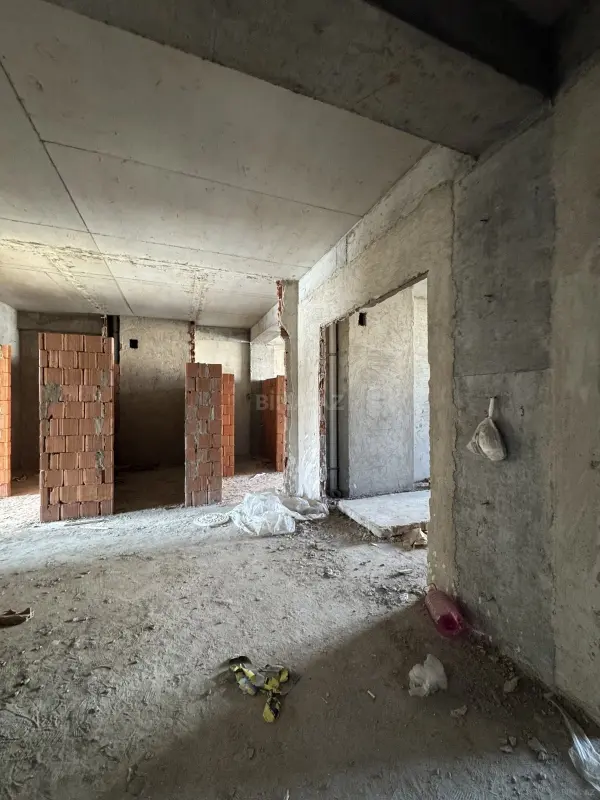 Satılır 4 otaqlı mənzil 157 m²