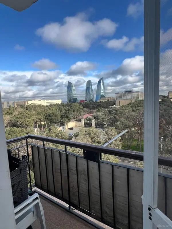 Satılır 4 otaqlı mənzil 100 m²