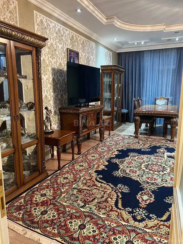 Satılır 3 otaqlı mənzil 170 m²
