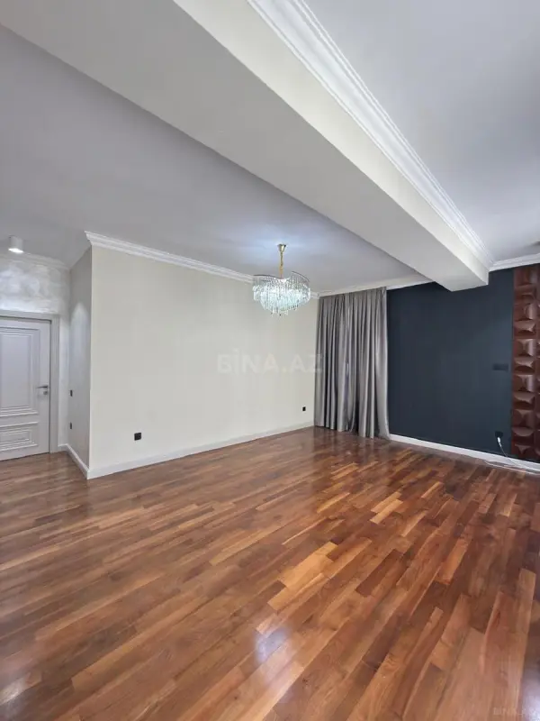 Satılır 3 otaqlı mənzil 135 m²