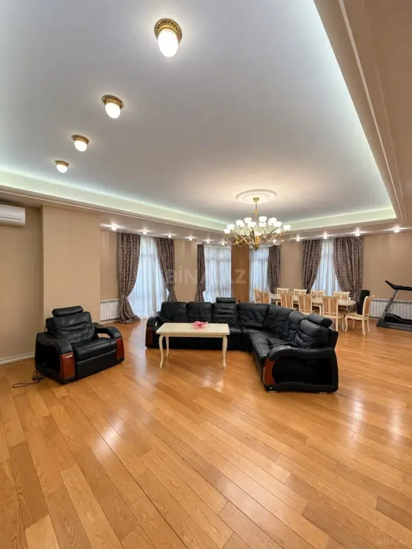 Satılır 4 otaqlı mənzil 250 m²