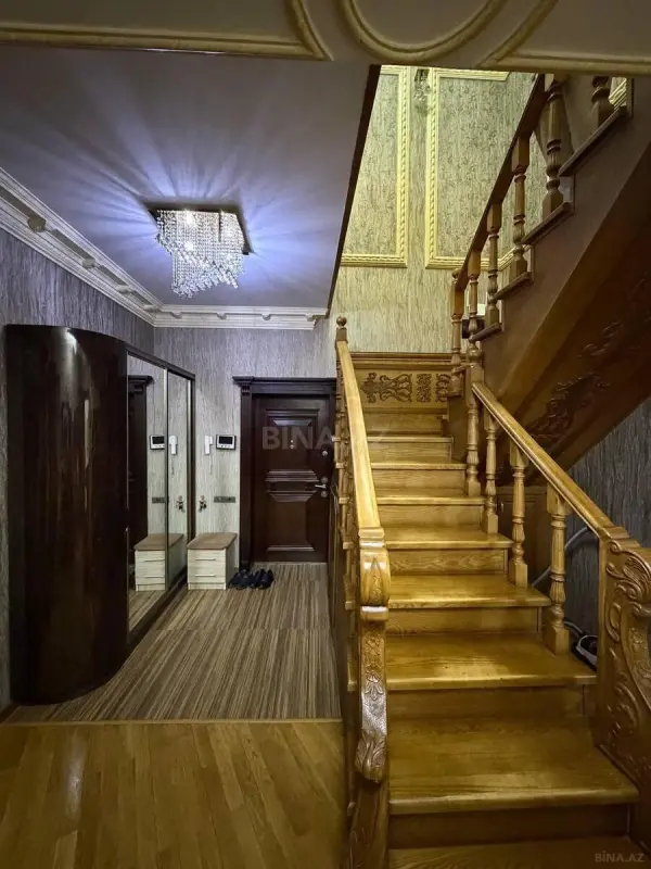 Satılır 5 otaqlı mənzil 214 m²