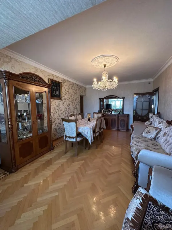 Satılır 4 otaqlı mənzil 120 m²