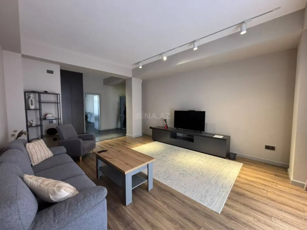 Kirayə verilir 4 otaqlı mənzil 150 m²