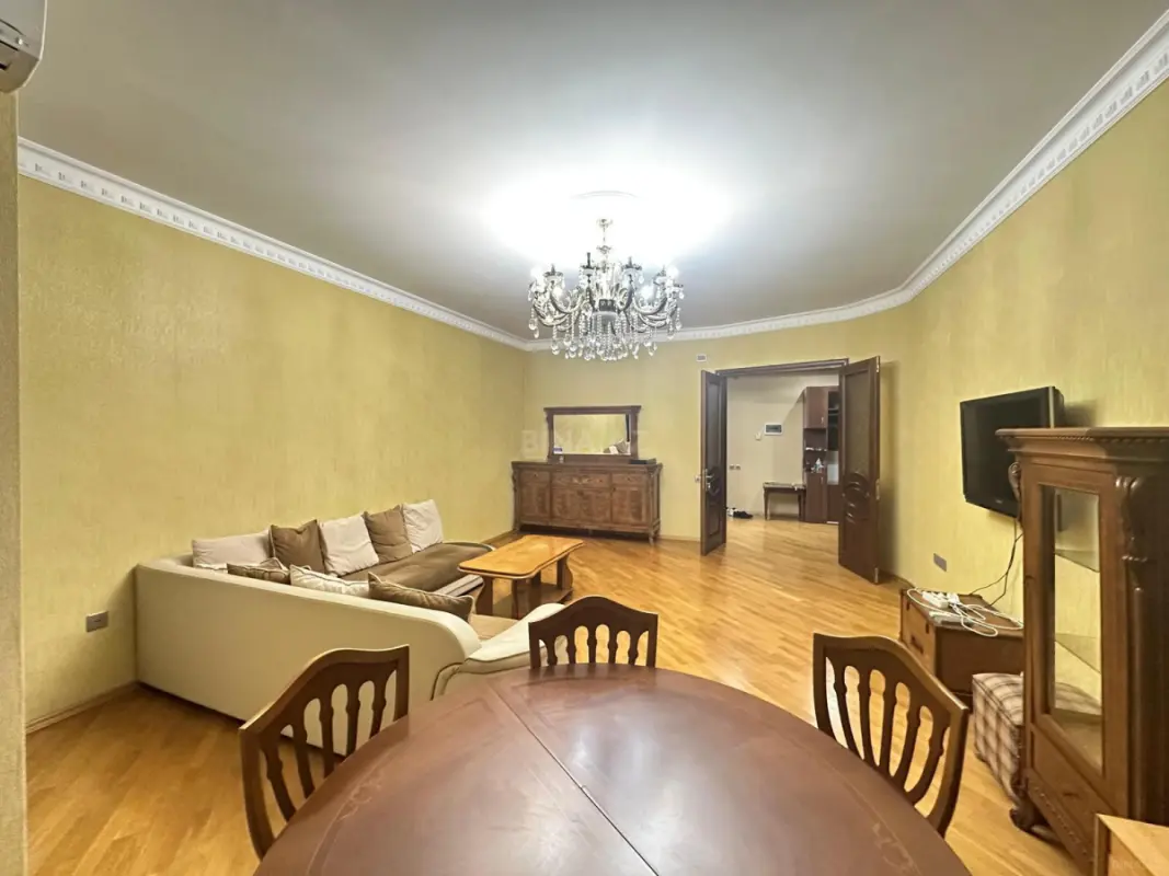 Kirayə verilir 3 otaqlı mənzil 140 m²