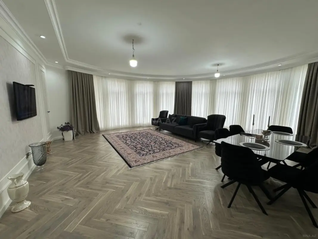 Satılır 4 otaqlı mənzil 192 m²