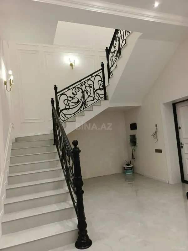 Satılır 4 otaqlı mənzil 204 m²