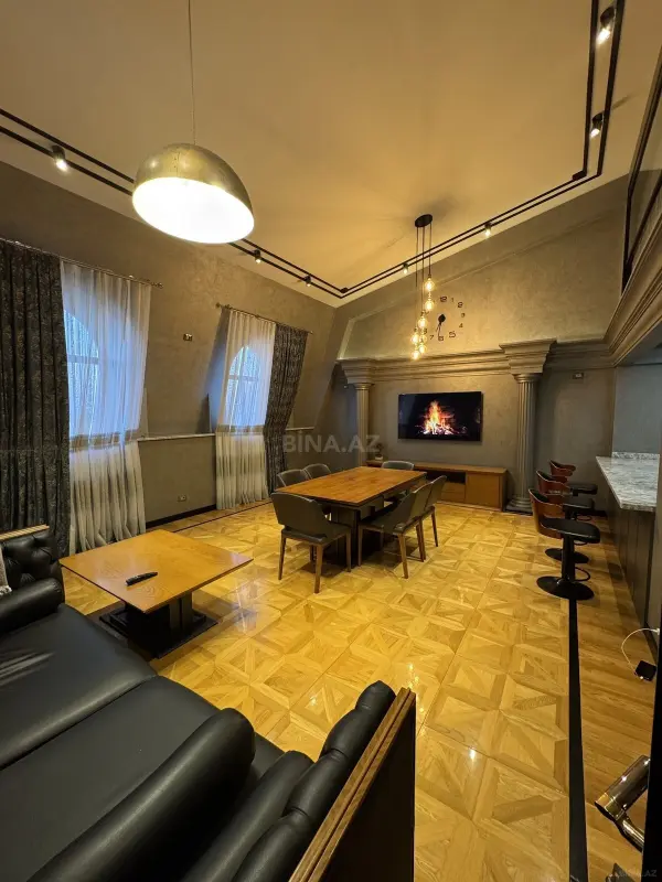 Satılır 4 otaqlı mənzil 184 m²