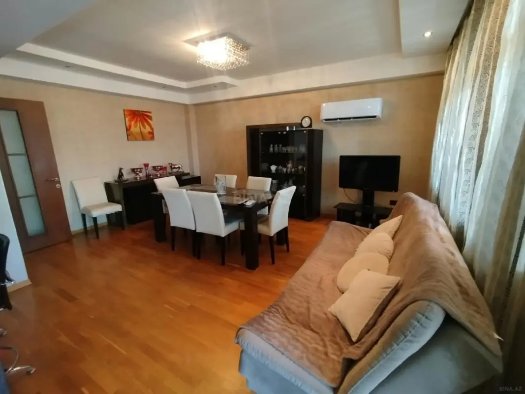 Satılır 2 otaqlı mənzil 102 m²