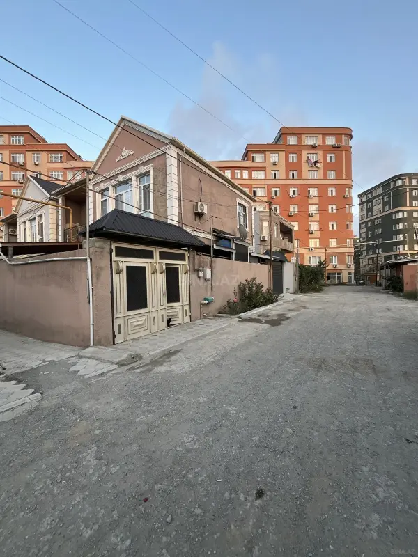Satılır 4 otaqlı həyət evi 180 m²