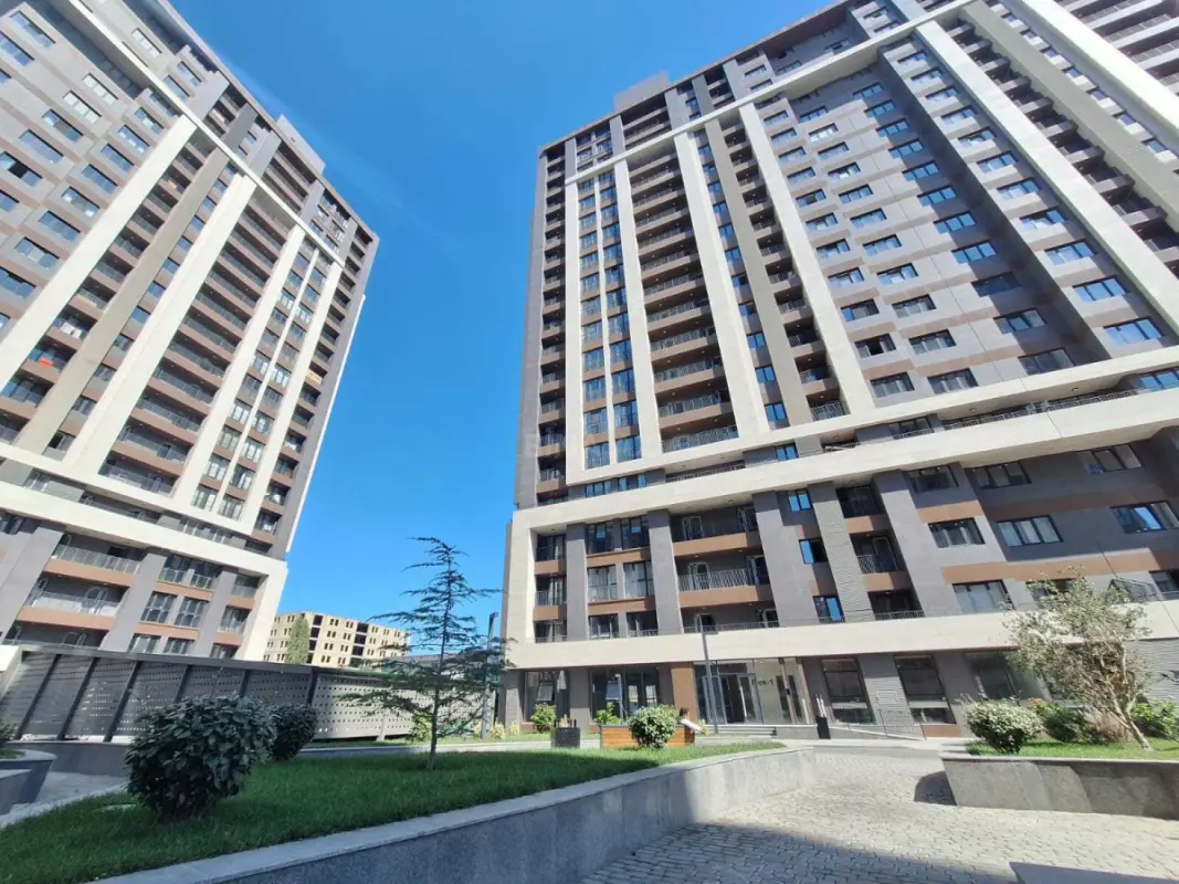 Satılır 4 otaqlı mənzil 126 m²