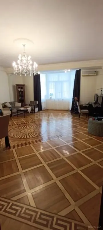 Satılır 4 otaqlı mənzil 202 m²