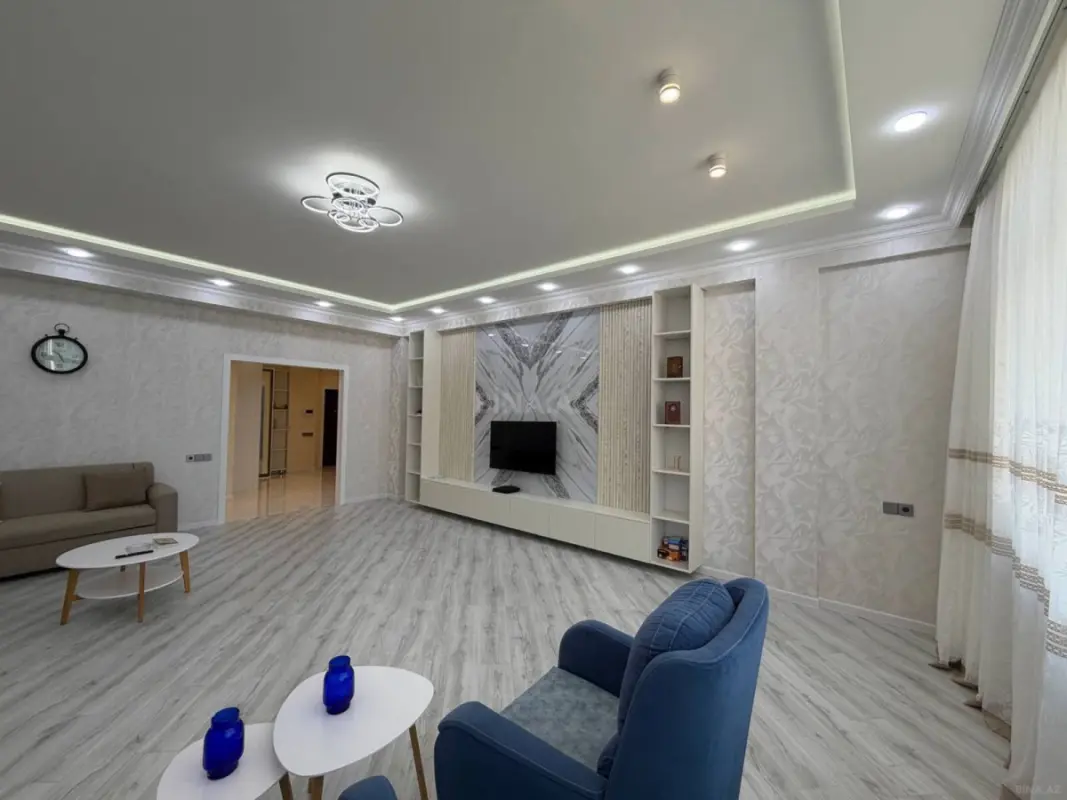 Satılır 3 otaqlı mənzil 171.6 m²