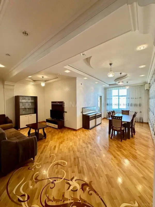 Satılır 4 otaqlı mənzil 150 m²