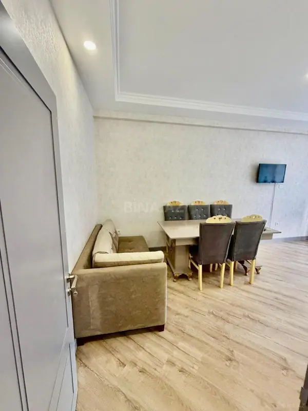 Kirayə verilir 2 otaqlı mənzil 90 m²