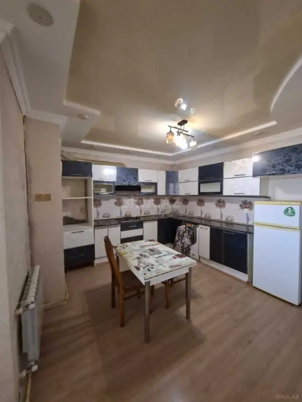 Kirayə verilir 2 otaqlı mənzil 90 m²