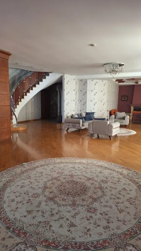 Kirayə verilir 5 otaqlı mənzil 300 m²