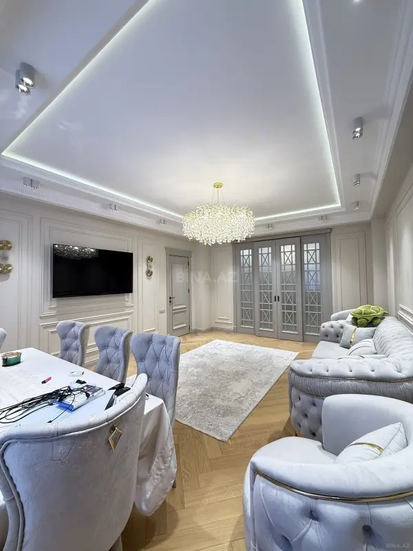 Satılır 4 otaqlı mənzil 178 m²
