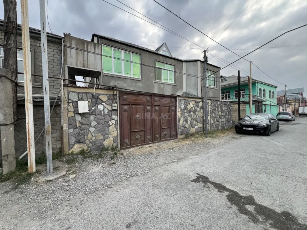 Satılır 6 otaqlı həyət evi 200 m²