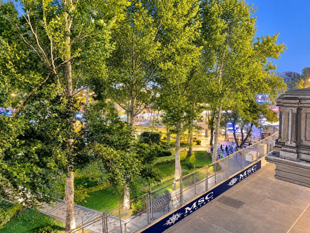 Kirayə verilir 6 otaqlı mənzil 300 m²