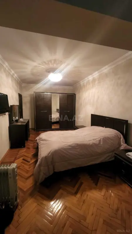 Satılır 4 otaqlı mənzil 120 m²